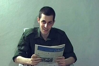 Imagen del soldado Shalit en un vídeo difundido en octubre de 2009.