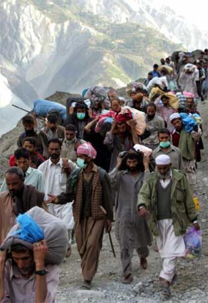 Desplazados cerca de Divilain, en la Cachemira paquistaní.