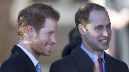 Guillermo de Inglaterra, a la derecha, con su hermano Enrique.