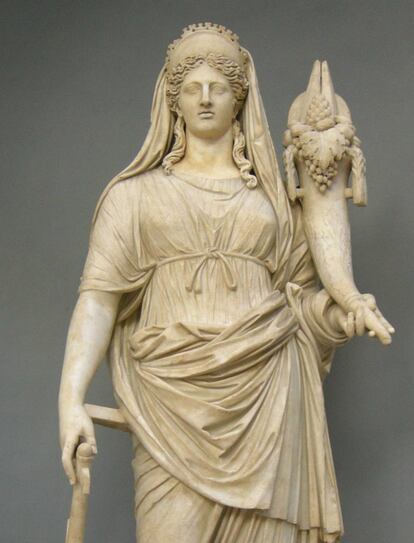 Fortuna fue representada sosteniendo en una mano una cornucopia, de la cual todas las cosas buenas fluyen en abundancia, que representa su capacidad de conceder la prosperidad y en la otra el timón de un barco, para indicar que es quien controla la vida y destinos de las personas.