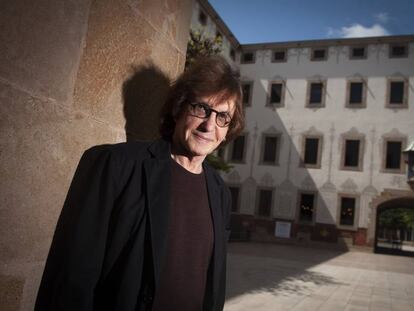 El profesor Henry Giroux en el patio del Centro de Cultura Contemporánea de Barcelona.