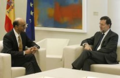 El primer ministro de Singapur, Tharman Shanmugaratnam, conversa con Mariano Rajoy. 