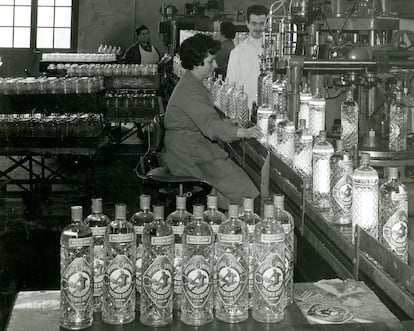 Tanto la botella como la etiqueta de Anís del Mono se mantienen inalterables desde que se fundó la marca en 1870.