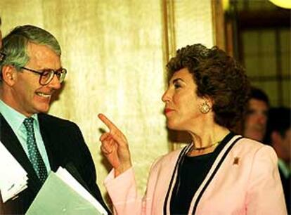 John Major, con Edwina Currie en una imagen tomada en 1994.