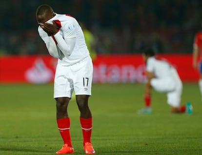 Perú se lamenta tras perder ante Chile en semifinales.