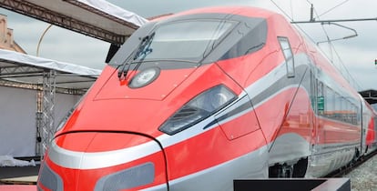 Uno de los Frecciarosa 1000 de Trenitalia, como los pedidos para ILSA en España.