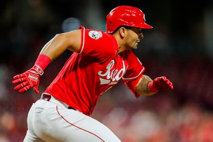 Cincinnati Reds first baseman Christian Encarnacion-Strand (33) runs to first on a single in the seventh inning against the San Francisco Giants at Great American Ball Park.