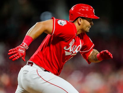 Cincinnati Reds first baseman Christian Encarnacion-Strand (33) runs to first on a single in the seventh inning against the San Francisco Giants at Great American Ball Park.