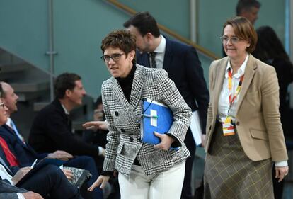 La presidenta de la CDU, Annegret Kramp-Karrenbauer, a su llegada a la reunión del partido sobre migración, integración y seguridad.