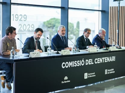 El alcalde de Barcelona, Jaume Collboni, en el centro, tras la reunión de la Comisión del Centenario de la Exposición Internacional de 1929. / AYUNTAMIENTO DE BARCELONA