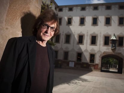 O professor Henry Giroux no pátio do Centro de Cultura Contemporânea de Barcelona