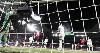 Imagen del último partido entre Osasuna y Real Madrid, jugado en el estadio de El Sadar, en Pamplona.