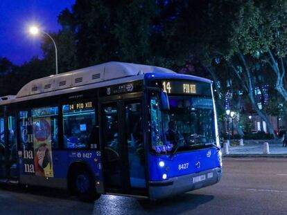  Un autobús de la línea 14 circulando por una calle de Madrid esta semana. 