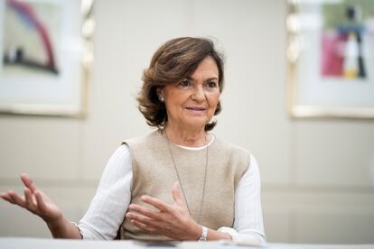 Carmen Calvo, durante un momento de la entrevista el pasado sábado en el hotel Gran Versalles de Madrid