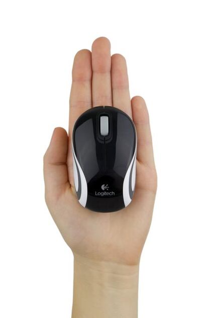 Logitech Mini Mouse M187 es un ratón inalámbrico que puede llevarse en el bolsillo del pantalón. Cuesta 19,99 euros.