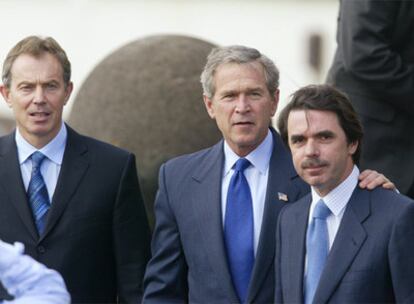 Tony Blair, George W. Bush y José María Aznar, en la cumbre de las Azores el 16 de marzo de 2003.