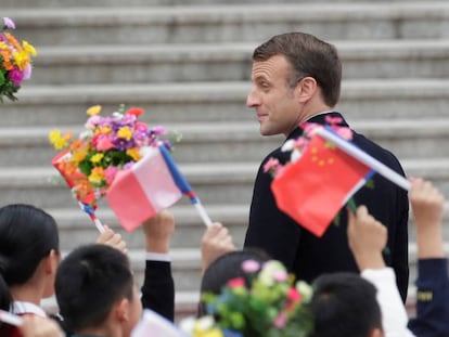 Macron es recibido en el Gran Salón del Pueblo, en Pekín, este miércoles.