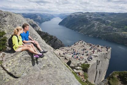 Preikestolen (El Púlpito), cerca de Forsand, un mirador que quita el aliento y una de las principales atracciones de Noruega.