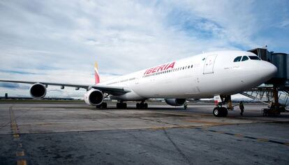 Un A340-600 de Iberia en el aeropuerto de Madrid-Barajas.
