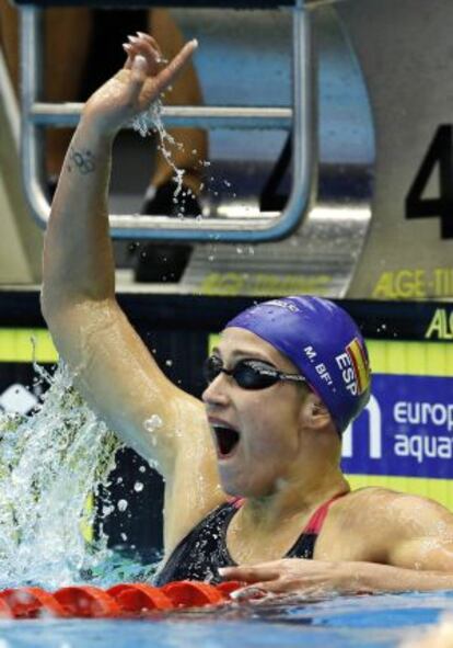 Mireia Belmonte celebra su triunfo en los 400m libre.