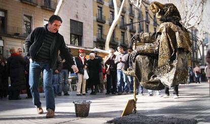 Estatuas humanas en la Rambla de Barcelona.