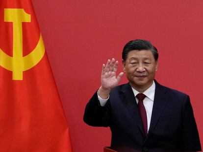 El presidente de China, Xi Jinping, tras ser elegido nuevo secretario general del partido comunista para un tercer mandato, este domingo en el Gran Salón del Pueblo de Pekín.