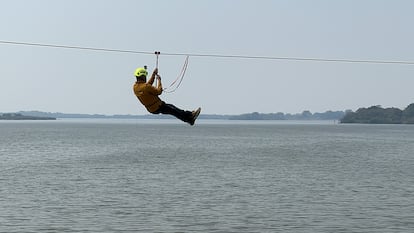 Lo nuevo en Catazajá: Tirolesa con torres de 21 metros de altura y 500 metros de longitud que atraviesa parte de la laguna.