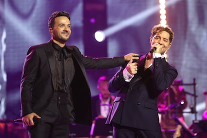 Luis Fonsi y David Bisbal cantaron 'Inolvibable'.