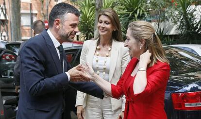 Santi Vila, María de los Llanos de Luna y Ana Pastor.