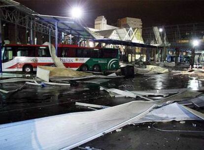 La estación de autobuses de Málaga ha sufrido el azote del tornado esta noche