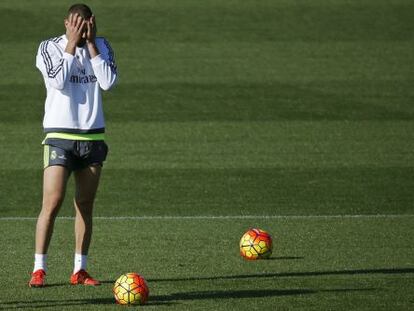 Karim Benzema durante el entrenamiento de este s&aacute;bado 