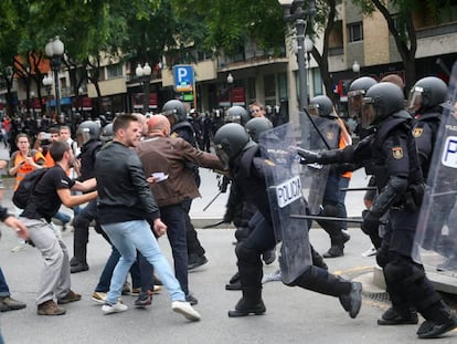 Spanish National Police in Tarragona, Catalonia on Sunday.