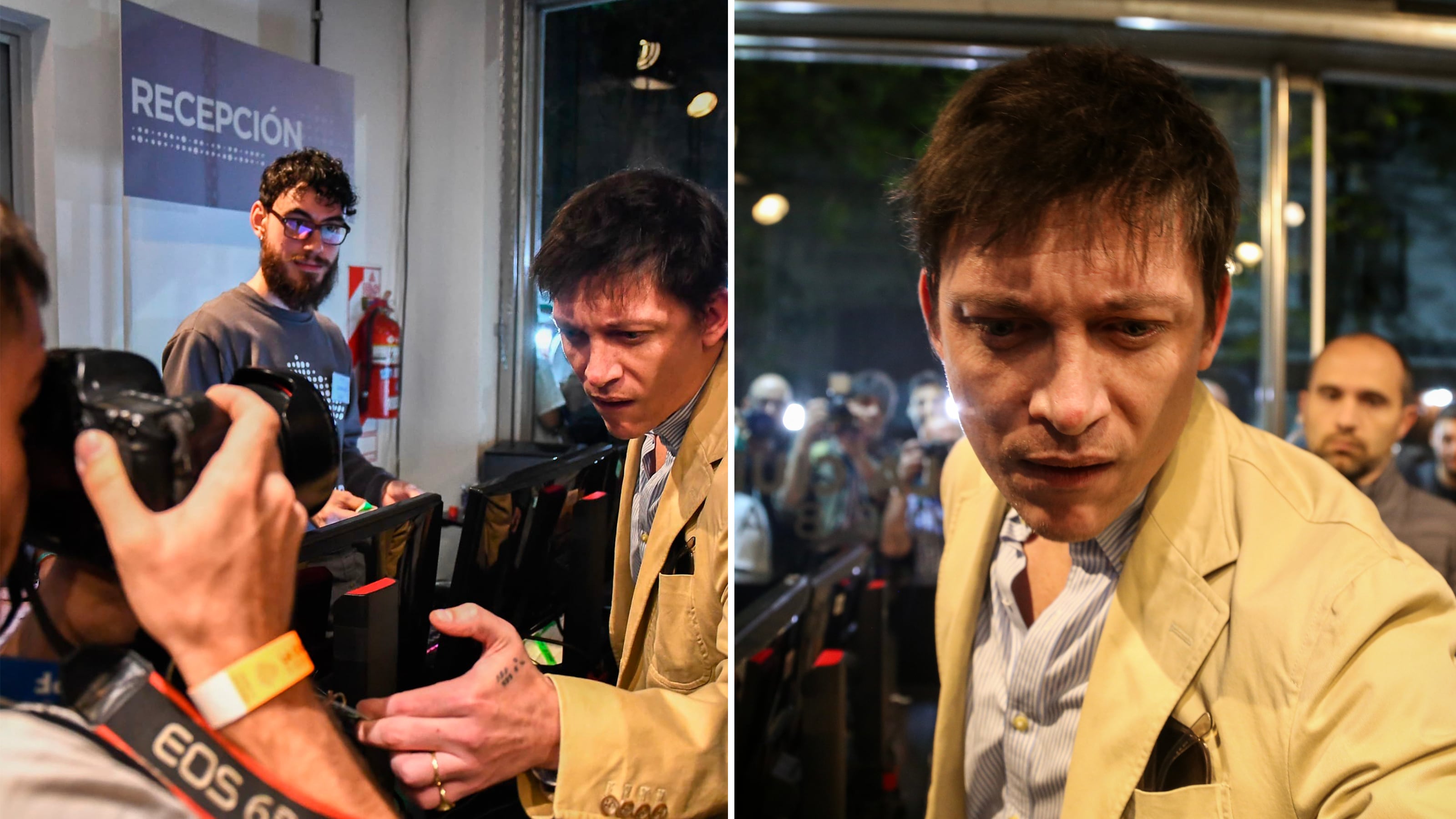 A la izquierda, Santiago Caputo revisa la credencial del fotógrafo Antonio Becerra, a la derecha, el momento captado por el fotoperiodista.