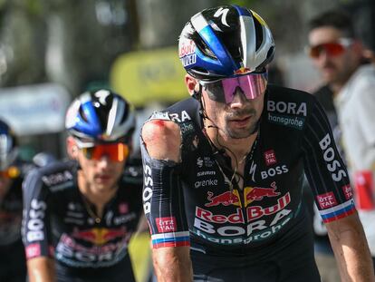 Primoz Roglic cruza la meta, ayer tras su caída en el Tour de Francia.
