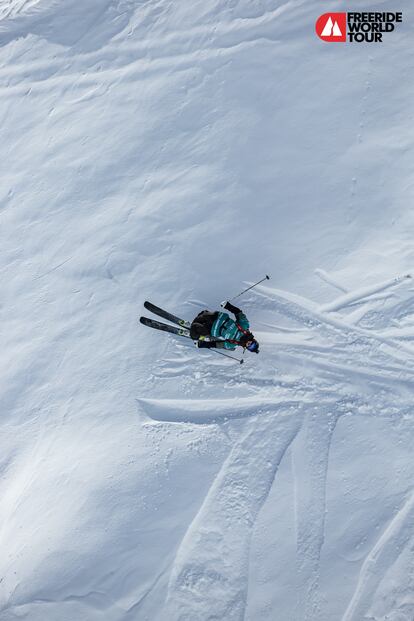 Carl Regner ejecuta un backflip en Yakuba. Foto: Dom Daher.