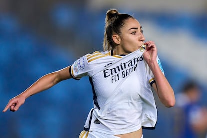 Olga Carmona celebra un gol marcado para el Real Madrid ante el Chelsea.