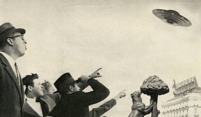Fotomontaje con personas que divisan un ovni en Madrid.