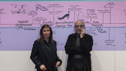 La comisaria de la muestra y directora artística de Bombas Gens Centre d’Art, Sandra Guimarães, y el artista Antoni Miralda este martes en Valencia.