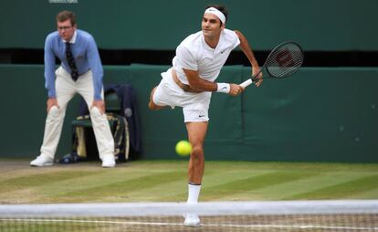El tenista Roger Federer durante la final de Wimbledon.