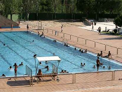 La piscina del barrio madrileño de La Elipa en la que se produjo una agresión homófoba el pasado sábado.
