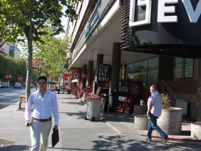 Fachada de una oficina de Evo Banco en Madrid