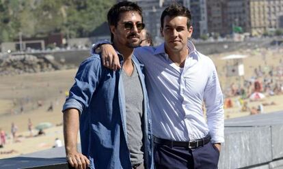 Hugo Silva y Mario Casas, en el festival de San Sebastián.