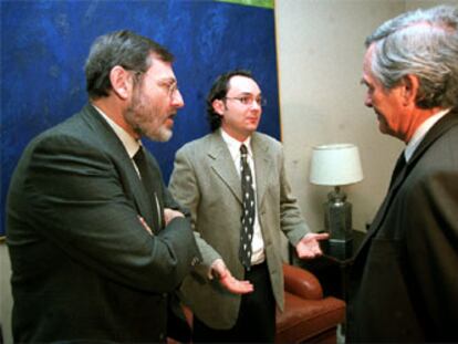 Jaime Lissavetzky, el científico Pablo Serret y Xavier Trias, ayer en el Congreso.