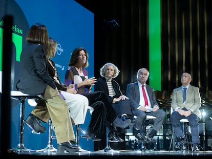 De izquierda a derecha, Ana Torres, Anna Bajo Sanjuan, Mar España Martí, María Acaso, Mariano Jabonero y Santiago Iñiguez. 


 / INMA FLORES