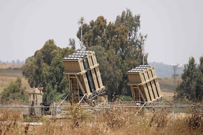 Baterías del sistema de defensa antiaérea israelí Cúpula de Hierro en la ciudad de Sderot, el 9 de mayo de 2023