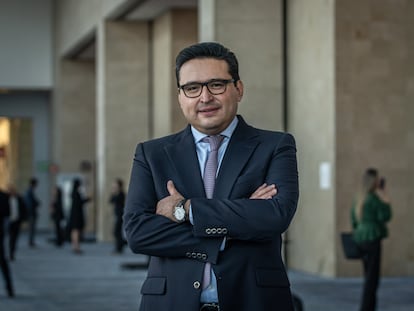 Bernardo González, presidente de La Asociación Mexicana de Administradoras de Fondos para el Retiro, posa afuera de la sala del encuentro Amafore 2022, el 16 de noviembre del 2022.