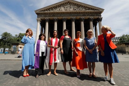 Hélène Pichon, Christina Moreira, Loan Rocher, Marie-Automne Thepot, Sylvaine Landrivon, Anne Soupa e Laurence de Bourbon Parme em 22 de julho, após candidatarem-se a bispo, diácono, presbítero e outros postos católicos reservados a homens.