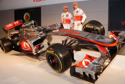 Lewis Hamilton y Jenson Button en la presentación del nuevo MP- 27 Formula 1 de McLaren para esta temporada