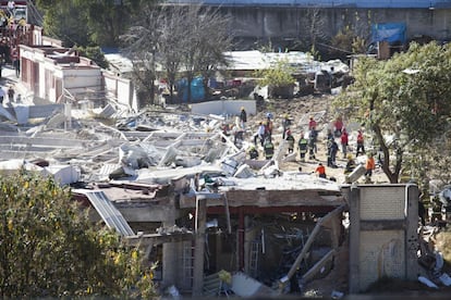 En las tareas de rescate participan decenas de efectivos.