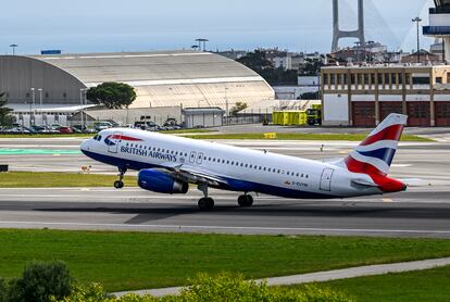 Un avión de British Airways, en Lisboa (Portugal).